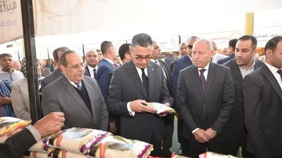 وزير التموين ومحافظ القاهرة يفتتحان سوق اليوم الواحد بالمرج لتوفيرالسلع بأسعار مخفضة 
