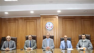 رئيس مجلس إدارة المستشفيات الجامعية يبحث بدء التصميمات الهندسية لمبنى الجراحة 