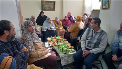 تعليم الكبار بالسويس تحتفل بمدير ادارة التوجيه الفنى لبلوغه السن القانونية
