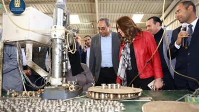 وزيرة التنمية المحلية ومحافظ قنا يتفقدان المنطقة الصناعية بقفط
