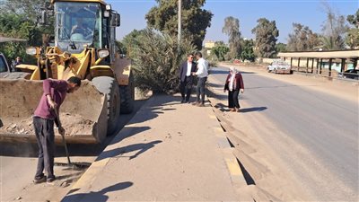 بحضور رئيس مدينة أبو النمرس الوحدة المحلية بالمنوات تقوم برفع الأتربة 