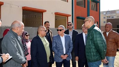 محافظ الإسماعيلية يتابع ميدانيًّا أنشاء مدرستين جديدتين ويتابع سير العملية التعليمية بالمدينة
