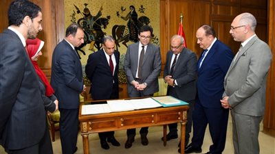 وزير الخارجية يتسلم وثائق تاريخية بعد ترميمها في دار الكتب والوثائق القومية