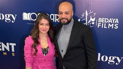 بعد ظهورهما مع إسعاد يونس.. حاتم صلاح وزوجته بالعرض الخاص لفيلم طلقني 