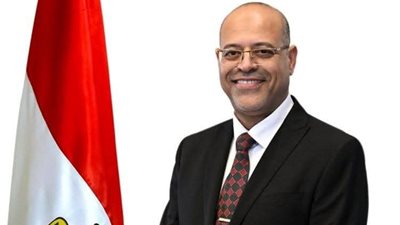 وزير العمل يصدر قرارًا وزاريًا بشأن إنشاء وتحديث قواعد بيانات سوق العمل