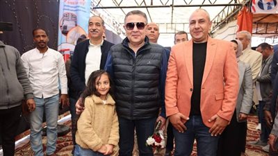 محافظ البحر الأحمر يستجيب لمطالب المواطنين أثناء افتتاح معرض الأكياس الصديقة للبيئة