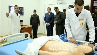 كلية الطب بالقوات المسلحة تستقبل الدكتور خالد عبد الغفار نائب وزير الصحة 