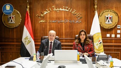 وزيرة التنمية المحلية ومستشار رئيس يبحثان استغلال الأراضي المستردة وملفات التعديات والتقنين