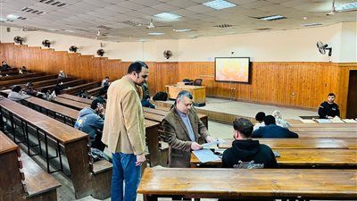 عميد كلية تكنولوجيا الصناعة والطاقة يتفقد سير اختبارات التخلفات ويؤكد الجاهزية للإختبارات 