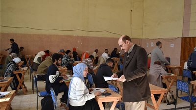 رئيس جامعة مدينة السادات يتابع ميدانيًا انتظام الامتحانات الفصل الدراسي الأول 
