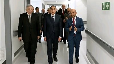 رئيس الوزراء يتفقد عددا من أقسام المستشفى الجامعي بجامعة الجيزة الجديدة
