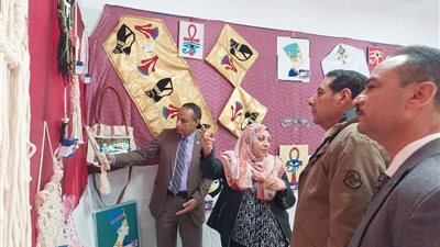 لمسات فرعونية تبدعها الطالبات في معرض تعليم جنوب سيناء