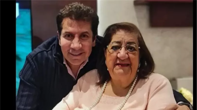 هاني رمزي ووالدته
