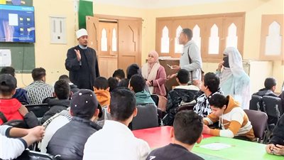 المنطقة الأزهرية بالسويس تتابع سير إمتحانات المنصة اليابانية بمعاهد المحافظة
