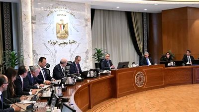 رئيس الوزراء يتابع الجهود الحكومية الخاصة بتيسير الإجراءات وتسهيل دخول السائحين 