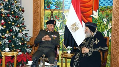 الفريق أول عبد المجيد صقر يهنئ البابا تواضروس الثانى بعيد الميلاد المجيد
