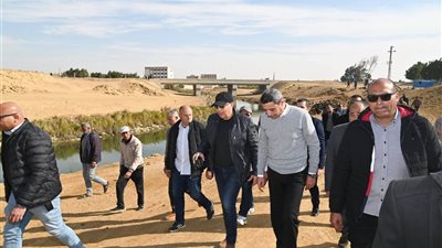 وزير الموارد المائية في السويس يتفقد موقف مشروعات الموارد المائية بالمحافظة 