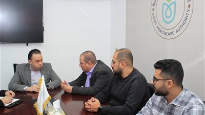 رئيس إقليم القناة يجتمع لمتابعة الأداء الصحي بجنوب سيناء