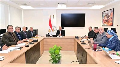 وزير الموارد المائية يتابع الموقف التنفيذي لمشروع 