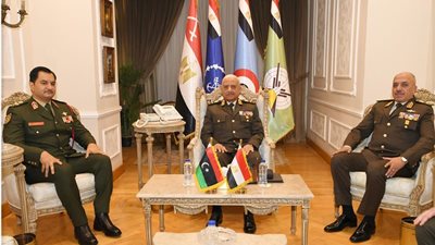 الفريق أول عبد المجيد صقر والفريق أحمد خليفة يلتقيان نائب القائد العام للجيش الوطنى الليبى