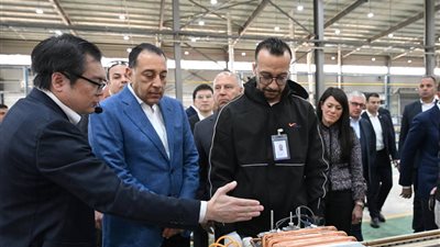رئيس الوزراء يفتتح مصنع 