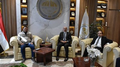 رئيس جامعة مدينة السادات يستقبل رئيس جهاز تنمية السادات لبحث سبل التعاون