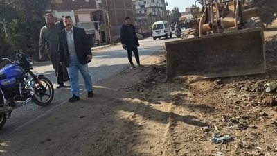 الدكتور أحمد المقدم يتابع رفع كفاءة وتحسين مظهر الطرق بمداخل كفر صقر