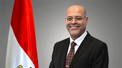 وزارة العمل تعلن عن برنامج تدريبي للشباب للعمل في مجال السباحة والضيافة 