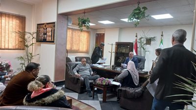 رئيس حي العجوزة يعقد اللقاء الأسبوعي للمواطنين للاستماع إلى شكاوى المواطنين