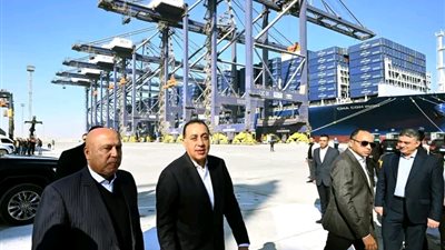 رئيس الوزراء يشهد بدء التشغيل التجاري لمحطة البحر الأحمر لتداول الحاويات(RSCT)بميناء السخنة