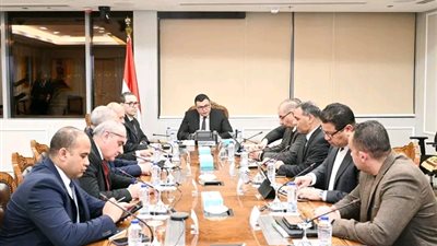 وزير الإسكان يتابع موقف مشروعات مدينة العلمين الجديدة