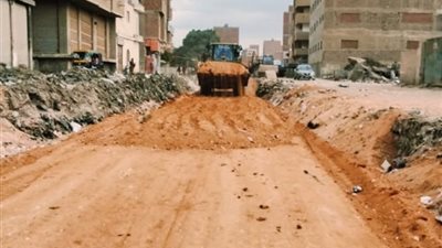 محافظ الجيزة يتابع توسعة وازدواج ورصف طريق الحفرية بطول 2 كم 