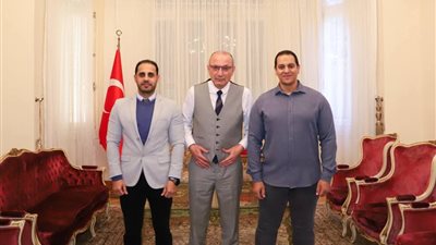 سفير تركيا بالقاهرة يبرز فخره بوكالة الأناضول في تصويت الصور لعام 2025