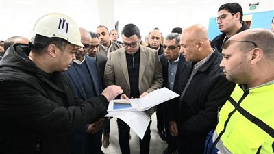 وزير الإسكان ومحافظ الدقهلية يتفقدان محطة تحلية مياه البحر بمدينة المنصورة الجديدة