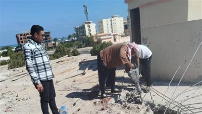 رئاسة حي شمال الغردقة تنفذ إزالة فورية لبناء مخالف بمنطقة مبارك 7