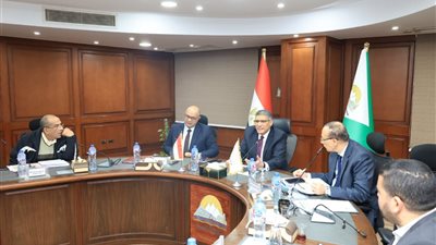 محافظ الجيزة يبحث موقف المرافق ودعم البنية التحتية بالمنطقة الصناعية بأبو رواش