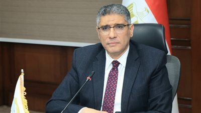 محافظ الجيزة يتواصل هاتفيًا مع طلاب الشهادة الإعدادية بمستشفى57357ويطمئن على حالتهم الصحية 