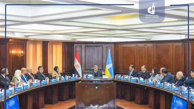محافظ الإسكندرية يستقبل وفد التأمين الصحي الشامل لتعزيز جودة الرعاية الصحية