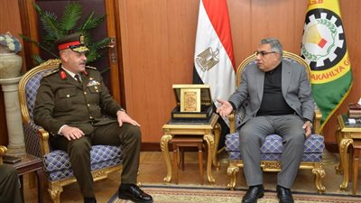 محافظ الدقهلية يستقبل قائد الفرقة السابعة لتهنئته بعيد الشرطة