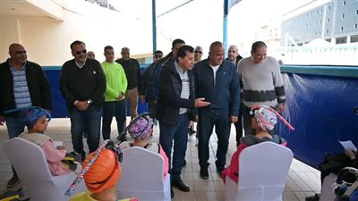 وزير الشباب والرياضة يشهد منافسات بطولة القاهرة للسباحة بالزعانف 