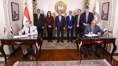 وزير الصناعة يشهد توقيع مذكرة تفاهم لتنفيذ مشروع إدارة ومعالجة المخلفات الصلبة