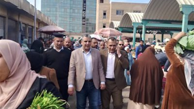 سوق إفلاقة بدمنهور يشهد إقبال كبير من المواطنين