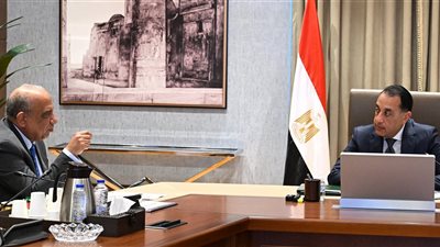 رئيس الوزراء يلتقي وزير الكهرباء والطاقة المتجددة لاستعراض عددٍ من ملفات العمل