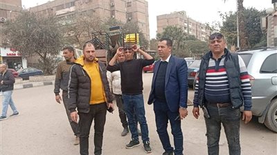رئيس حي البساتين يقود حملة شاملة لرفع الإشغالات ومتابعة أعمال الرصف والتطوير