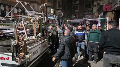 بتكليف من محافظ الجيزة:رئيس حي الطالبية يشن حملة ليلية مكبرة بشارع العريش
