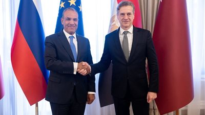 وزير الخارجية المصري يبحث القضية الفلسطينية والتطورات الإقليمية مع رئيس وزراء سلوفينيا