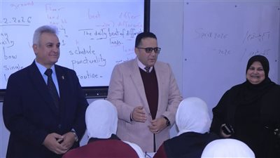 رئيس مركز كفر صقر يتفقد مدارس المدينة للأطمئنان علي سير العملية التعليمية
