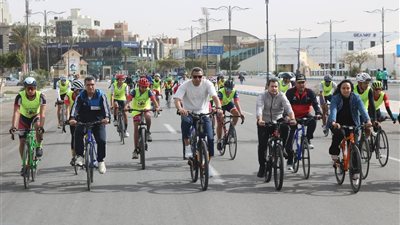 محافظ السويس يشارك بمهرجان السويس الأول للدراجات