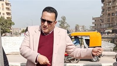 رئيس كفر صقر يتابع أعمال التجميل في شارع المستشفى ومزلقان السكة الحديد