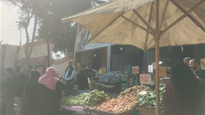 رئيس مدينة أبو النمرس بالجيزة يفتتح معرض أهلا رمضان بمدخل قرية طموه